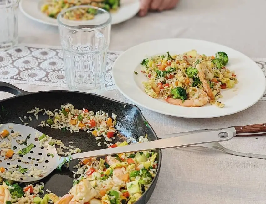 Arroz tres delicias con verduras y piña