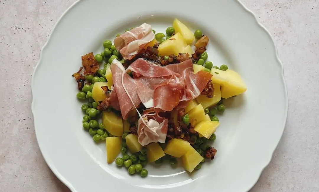 GUISANTES Y PATATA CON JAMÓN