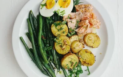 JUDÍAS VERDES CON PATATA, SALMÓN Y HUEVO